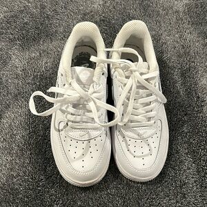 Nike. Air Force. 12C. White.